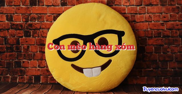 Con mèo hàng xóm